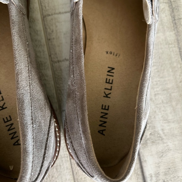 Anne Klein Everly Taupe Fabric Slip On Penny Loafers Women's Size 9.5M - Picture 5 of 14